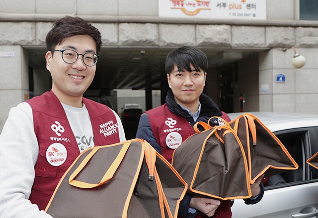 결식 우려 아이들에게 따뜻한 밥 한끼를 전달하는 이미지